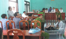 Xét xử vụ án trộm dê: Bị cáo “nằm bất động” tại tòa?