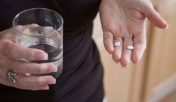 Suýt vỡ tử cung vì tự phá thai bằng thuốc