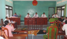 Xét xử vụ án trộm dê: Bị cáo ngất, ngủ, múa hát tại tòa