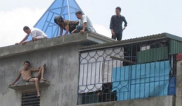 Chồng ngáo đá đòi vợ phải “chiều” 20 - 30 lần mỗi ngày