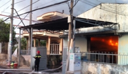 Hoả hoạn thiêu rụi kho chứa vải ở TP HCM ngày giáp Tết