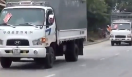 Clip: Rước dâu bằng 20 chiếc xe tải 'chở lợn'