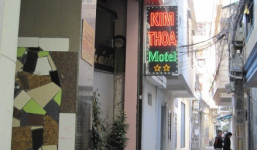 Gia sư “tống tình” nữ sinh bị truy tố mấy tội danh?