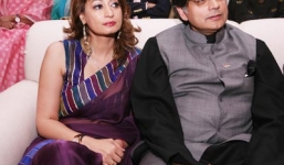 Bộ trưởng bị vợ tung tin ngoại tình lên mạng