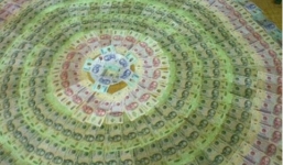 Sốc nặng tay chơi Việt 'lát' sàn nhà bằng tiền