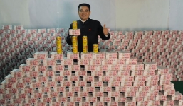 Lác mắt nhìn đại gia Trung Quốc siêu chơi trội với tiền, vàng