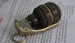 Tặng lựu đạn, thư đe dọa cho Chủ tịch huyện