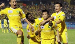 SLNA 6-1 QNK.QN: Công Vinh ghi bàn, SLNA thắng bằng tỷ số tennis