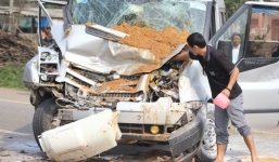 Tránh rạp đám cưới cuối năm, 3 xe ô tô tông liên hoàn