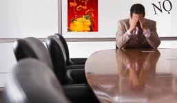 Đại gia trốn nợ, mặc bố mẹ già tủi nhục đón tết