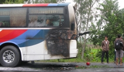 Xe khách 45 chỗ bốc cháy, hành khách về quê ăn Tết tháo chạy