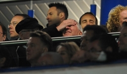 Sir Alex ôm mặt, David Beckham cổ vũ cho Chelsea