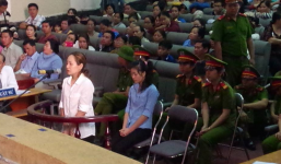 Clip: Tòa tuyên án 2 bảo mẫu hành hạ trẻ em