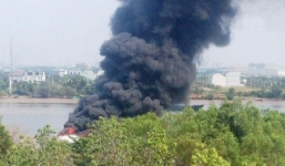 Tàu cánh ngầm bốc cháy, hàng trăm hành khách nhảy xuống sông kêu cứu