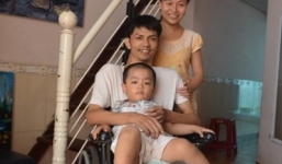 Chuyện tình nữ sinh trường y với chàng trai bị liệt