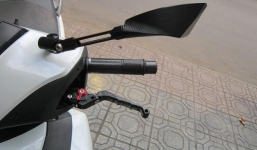 Xe máy lắp một gương có bị xử phạt ?