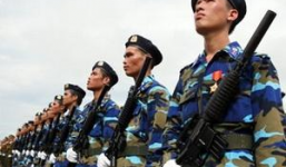 Clip: Cảnh sát Biển Việt Nam bắn đại liên vào tàu cướp biển