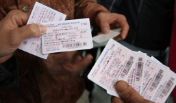 Ga Sài Gòn đổi tên cho khách mua vé Tàu Tết Giáp Ngọ 2014 sai tên và CMND