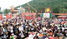 Li kì phiên chợ duy nhất trong năm, họp ngày mùng Một Tết