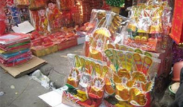 'Cúng ông Táo bằng nhà lầu xe hơi là trò lố lăng'