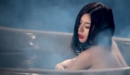 Hot girl 'Anh không đòi quà' nude táo bạo đọ sức với Ngọc Trinh