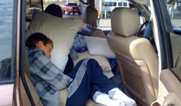 Cách chống say xe cho trẻ em ngày Tết