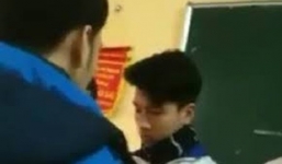 Chuyển thầy giáo tát học sinh sang làm phục vụ