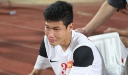 Cầu thủ U19 Việt Nam “báo cáo” với ông Công, ông Táo