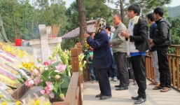 Nườm nượp khách viếng mộ Đại tướng dịp cuối năm 