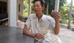 Xôn xao vụ đánh bài, chung tiền bằng tờ vé số... trúng