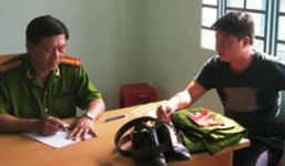 Công an 'rởm' dọa bắt cả... công an thật