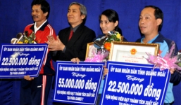 'Nữ hoàng chân đất' hưởng lương tháng 15 triệu đồng