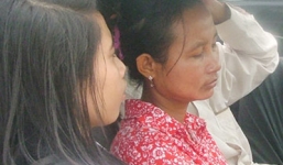 Ăn tiêu hết, 'tỷ phú vé số' trông nhà vệ sinh