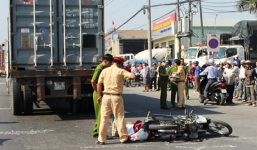 Bé gái 9 tuổi chết thảm dưới bánh xe đầu kéo