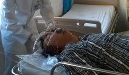 Kinh hoàng vợ chết cứng, chồng thoi thóp trên vũng máu