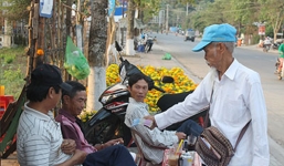 82 tuổi, 35 năm tha hương, 10 năm chưa biết Tết