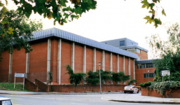 Cai ngục quan hệ 'tình cảm' với tù nhân đồng tính