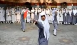 Video nữ sinh Ấn Độ biểu diễn võ Việt Nam độc đáo