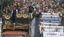 Thủ lĩnh biểu tình tuyên bố Bangkok sẽ bị “tê liệt”