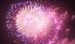 Video: Màn pháo hoa 'rực trời' chào đón năm Giáp Ngọ 2014 tại Nam Định