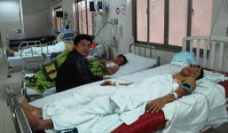 Đâm thủng bụng, ngực 4 bạn cùng khu phố