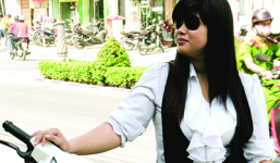 Bóng hồng quật cướp tả tơi