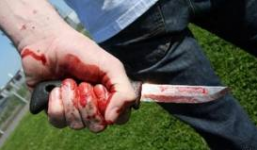 Uống rượu hết nổi, bị bạn nhậu đâm thủng ruột