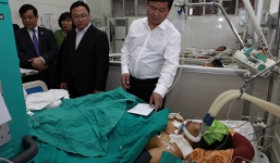 BV Việt Đức 'cháy giường' vì TNGT, Bộ trưởng Thăng nói gì với bệnh nhân?