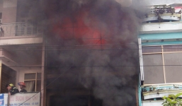 Cháy rụi nhà 4 tầng sáng mùng năm tết