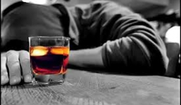 Uống rượu tặng, nhiều người 'có địa vị' bị ngộ độc