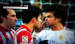 Đồ tể Pepe ra “tuyệt chiêu” xì nước mũi vào mặt Diego Costa