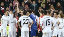 “Gian lận” phạt thẻ Ronaldo, trọng tài bị treo còi