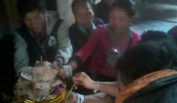 Trắng đêm “chịu nhục” mới được rước dâu