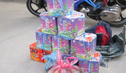 Thu giữ hàng trăm hộp pháo Trung Quốc